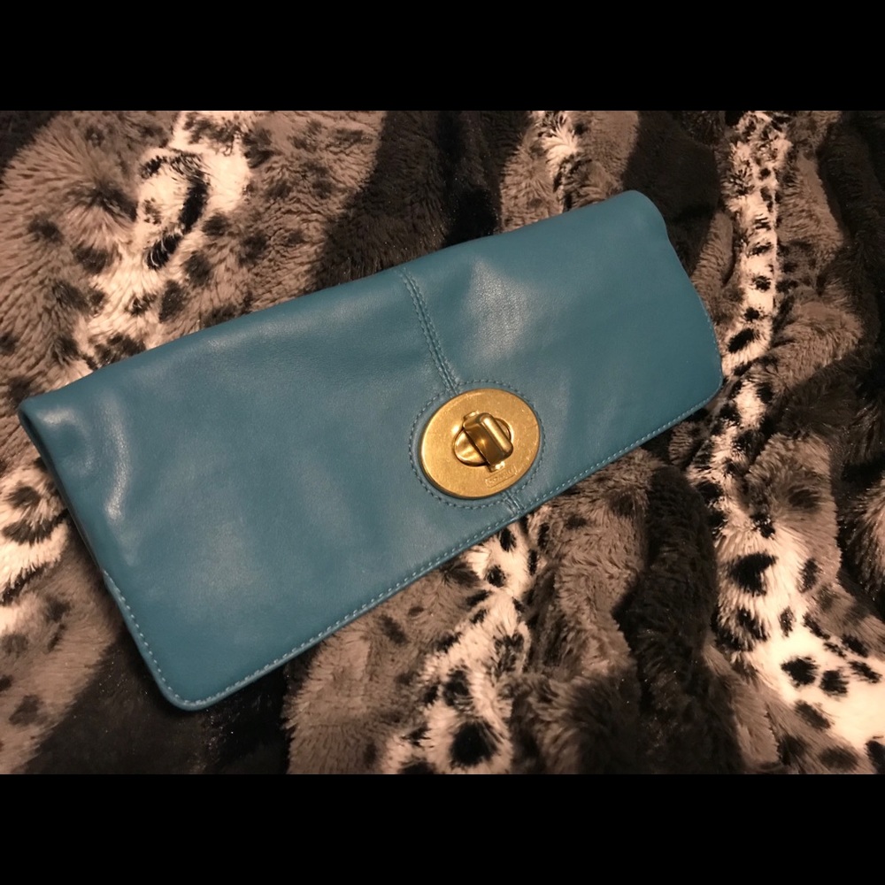 NWT Beautiful Turquoise Coach Clutch